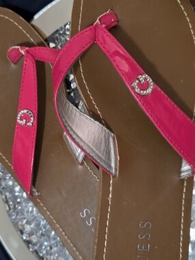 GUESS Sandals Vibrant Hot Pink Strap Rhinestone G Emblem Flip Flops 7.5